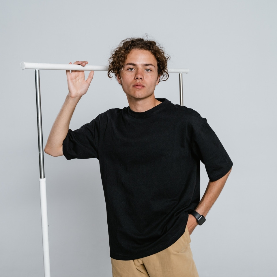 Rarifly Air plain t-shirt styled outfit, casual streetwear look